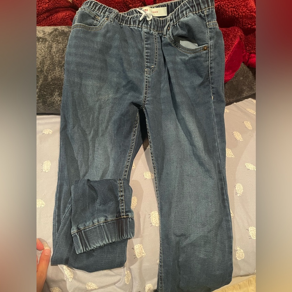 Levi joggers 
Size X-Large I’m a size 9